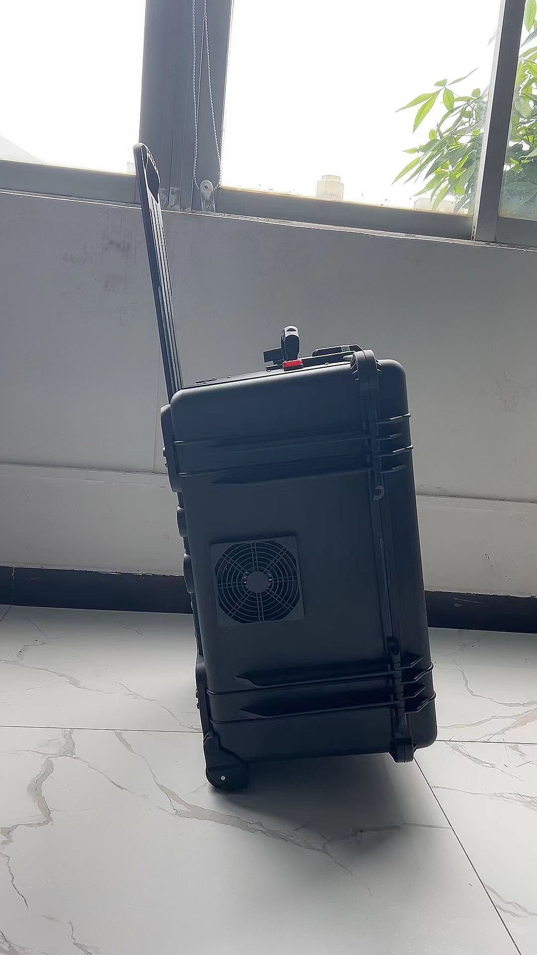 南岳手拉箱型移动通信干扰器